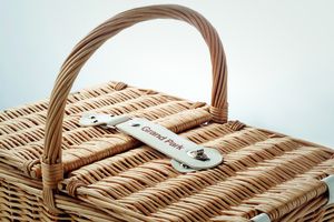 GiftRetail MO6194 - MIMBRE PLUS Wicker picnic basket 4 people Wood
