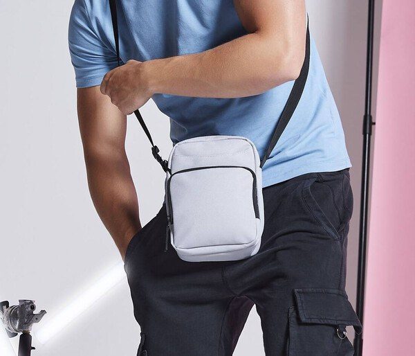 Bag Base BG030 - Bolso Bandolera Moderno para Hombres Bagbase BG030