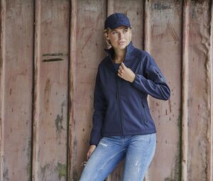 Tee Jays TJ9511 - Softshell leve de performance para mulher