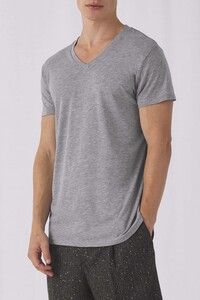 B&C CGTM057 - T-shirt Triblend de homem com decote em V