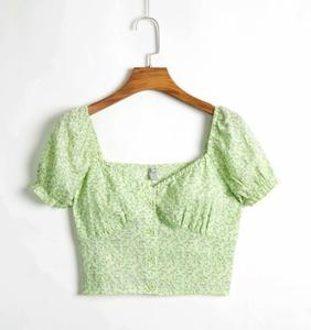 Needen F20BL1241 - Short top with small flower print and square neckline