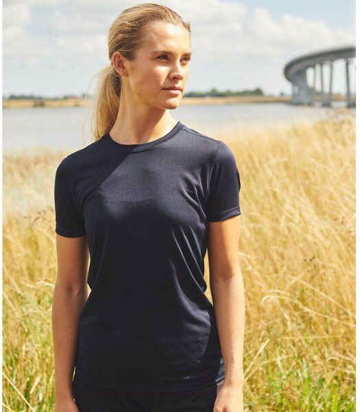 Womens-breathable-recycled-polyester-t-shirt-Wordans