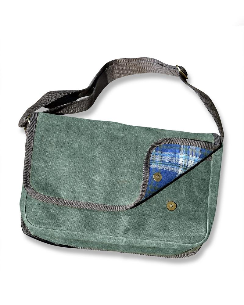 Backpacker BP8083 - Adult Nomad Messenger Bag