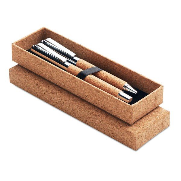 GiftRetail MO9678 - QUERCUS Eco-Friendly Cork Barrel Metal Pen Set with Box