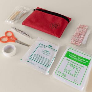 EgotierPro 52066 - Compact First Aid Kit with Scissors SOS